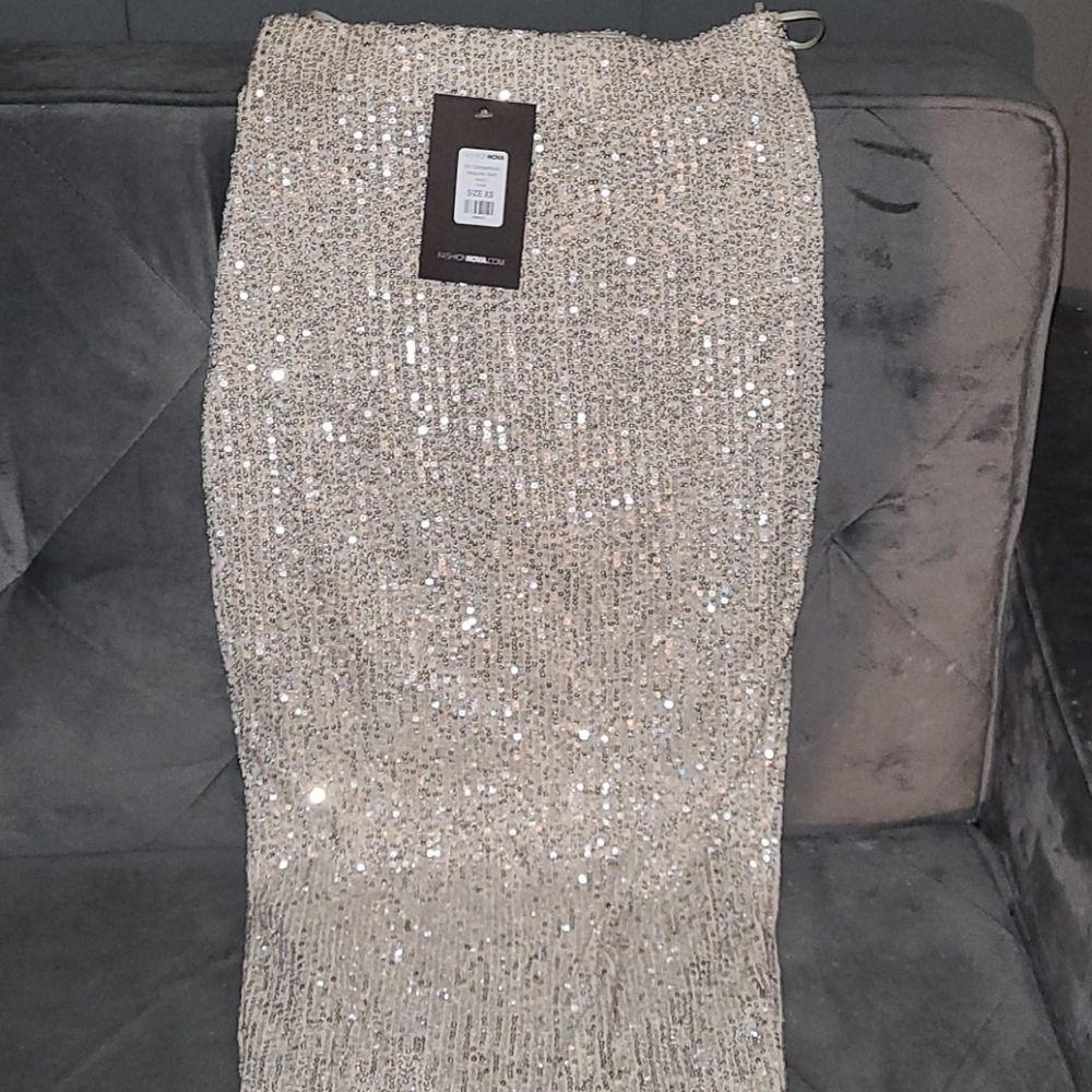 SEQUINS BONE KNEE LENGTH SKIRT🤍🎉